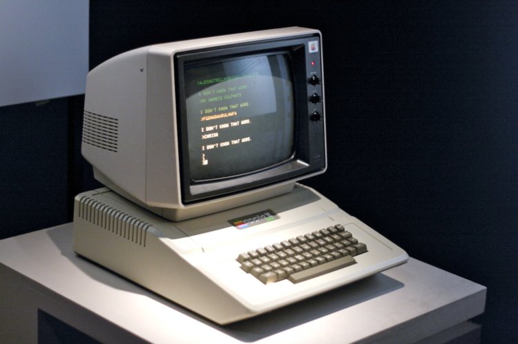 Classic AppleWorks: cut&paste, desktop и main menu. Classic AppleWorks: cut&paste, desktop и main menu. Фото.