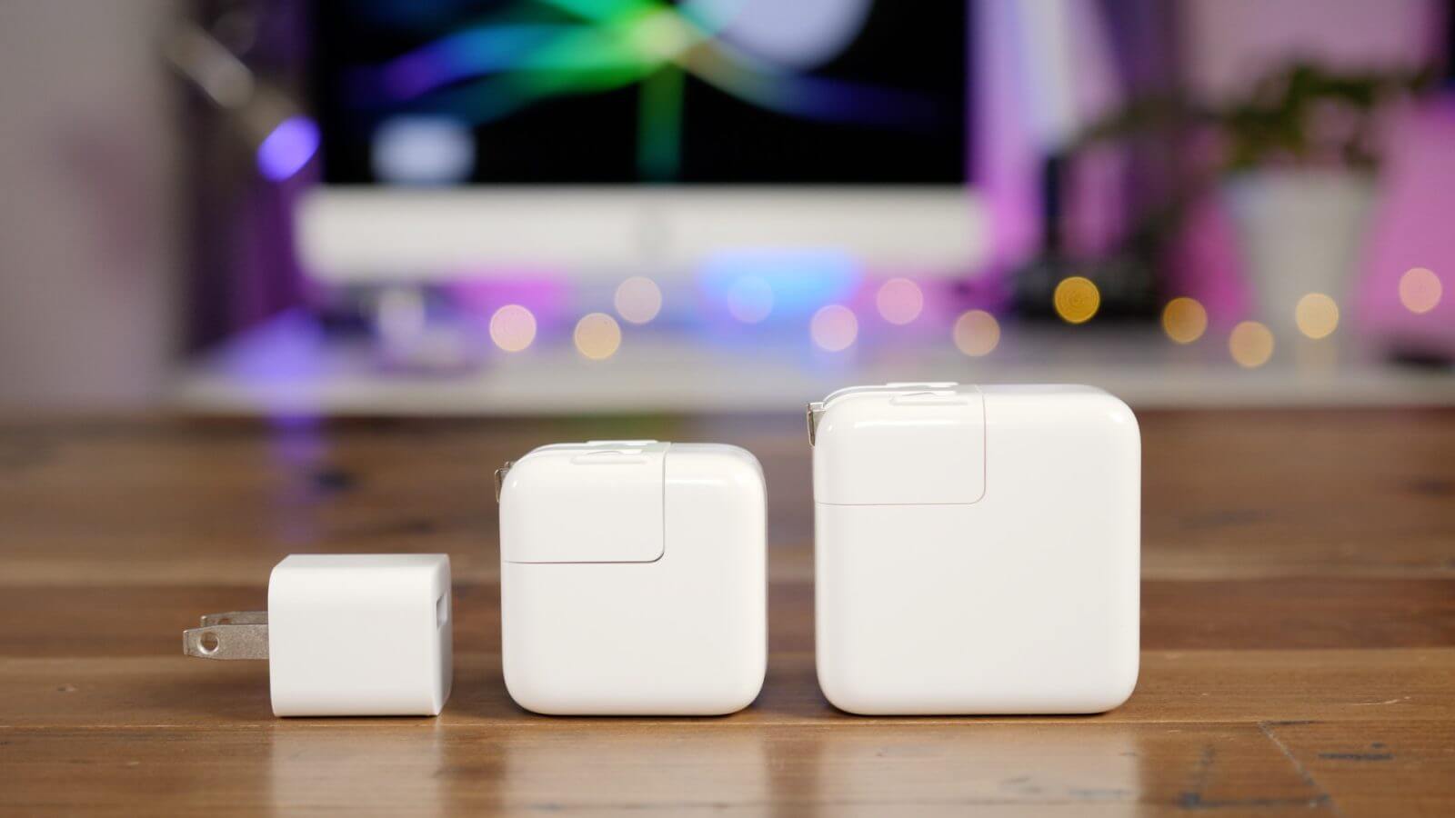 В комплекте с новым iPhone может быть быстрая зарядка. В комплекте с новым iPhone может быть быстрая зарядка. Фото.