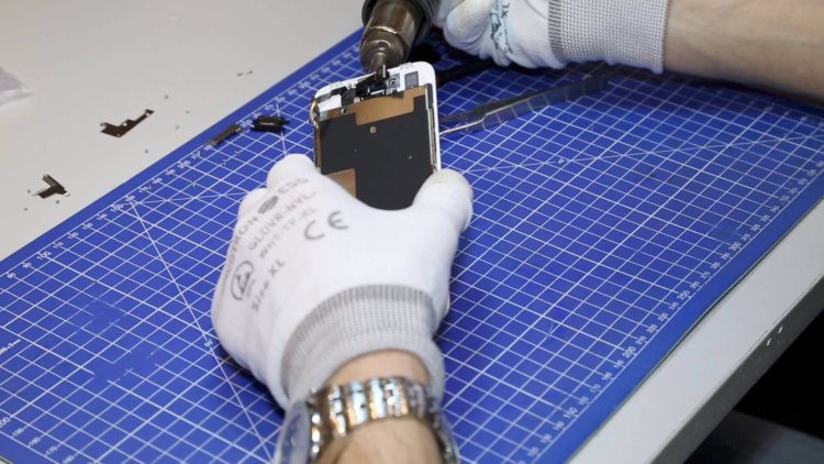 Зачем Apple хранит детали для iPhone X? Фото.