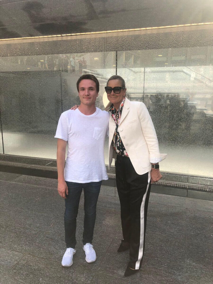 Фотоотчет с открытия нового Apple Store в Милане.. Фото.