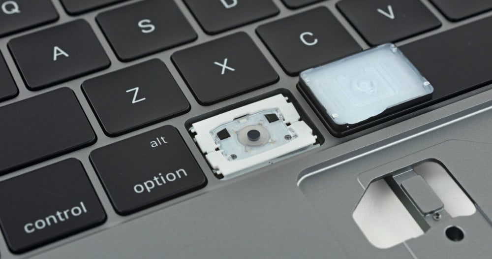 Чистка клавиатуры MacBook Pro 16