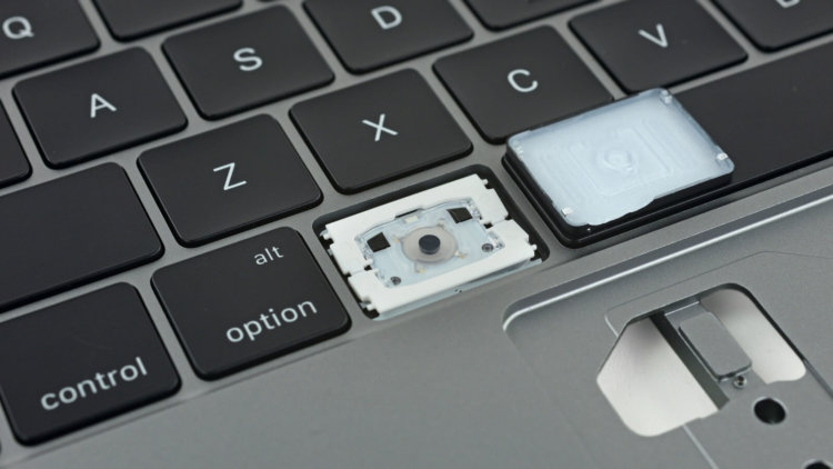 Насколько хорошо клавиатура новых MacBook Pro защищена от мусора. Насколько хорошо клавиатура новых MacBook Pro защищена от мусора. Фото.