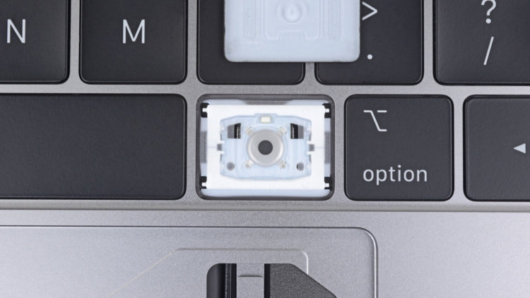 iFixit нашли защиту от мусора в клавиатуре новых MacBook Pro. Фото.