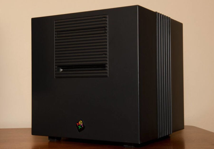 Цветной NeXTcube. Цветной NeXTcube. Фото.