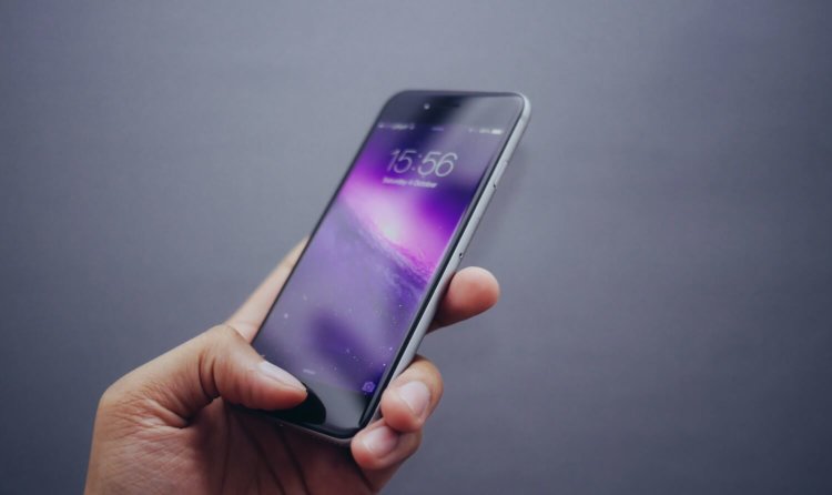 Назван самый проблемный смартфон Apple. Фото.