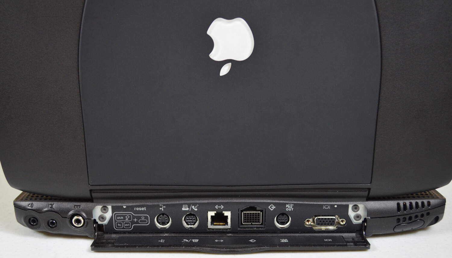 #Видео: Долгая история ноутбуков Apple: от Macintosh Portable до наших дней. PowerBook G3. #Видео: Долгая история ноутбуков Apple: от Macintosh Portable до наших дней. PowerBook G3. Фото.