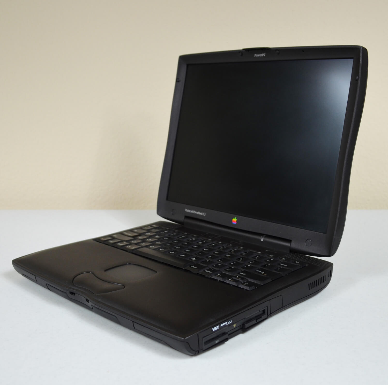 #Видео: Долгая история ноутбуков Apple: от Macintosh Portable до наших дней. PowerBook G3. #Видео: Долгая история ноутбуков Apple: от Macintosh Portable до наших дней. PowerBook G3. Фото.