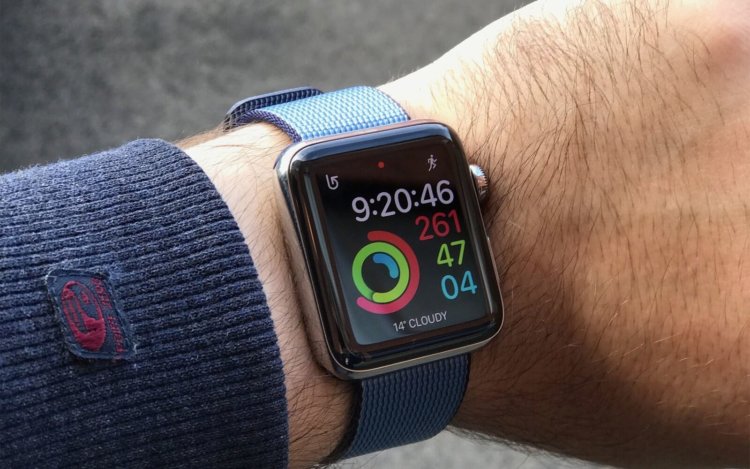 В Сеть утекло первое изображение Apple Watch Series 4. Фото.