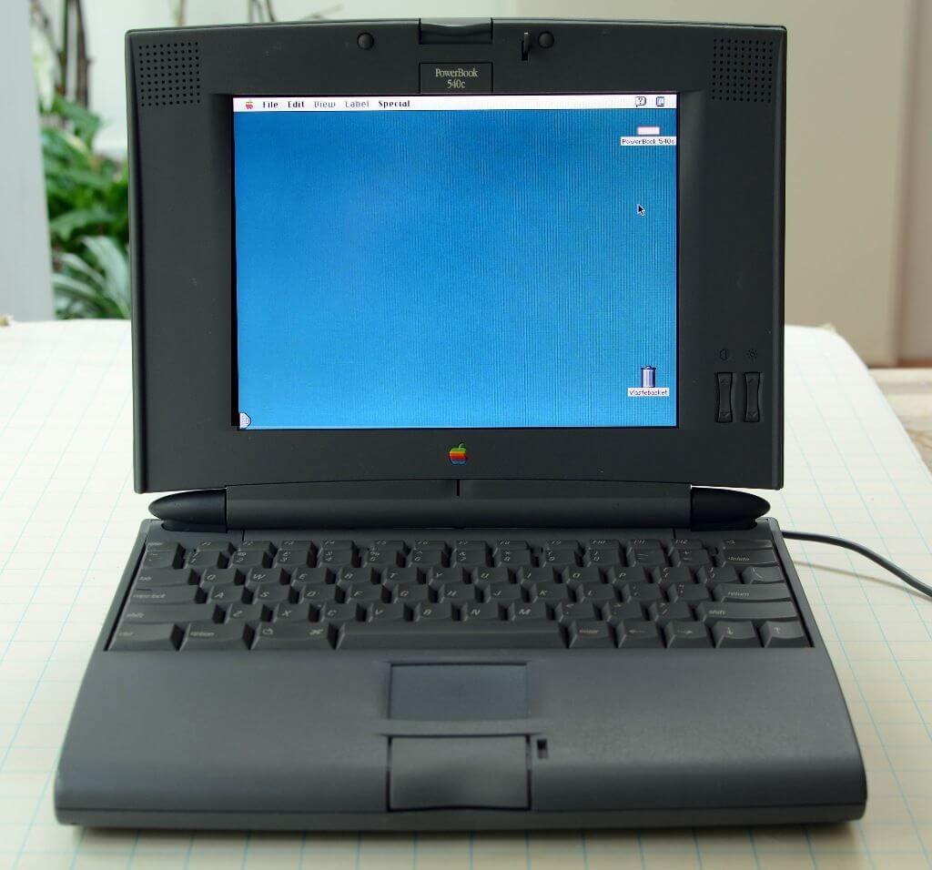 Черная птица, один из лучших PowerBook’ов в истории. PowerBook 540c и 540. Черная птица, один из лучших PowerBook’ов в истории. PowerBook 540c и 540. Фото.
