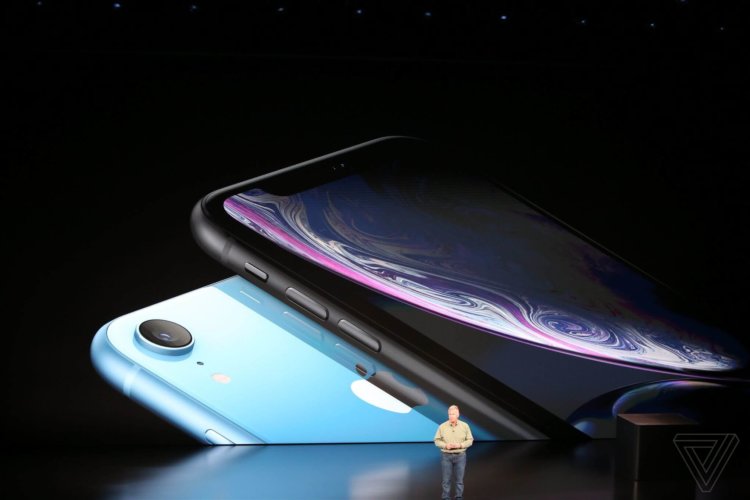 Apple официально представила 6,1-дюймовый iPhone XR. Фото.