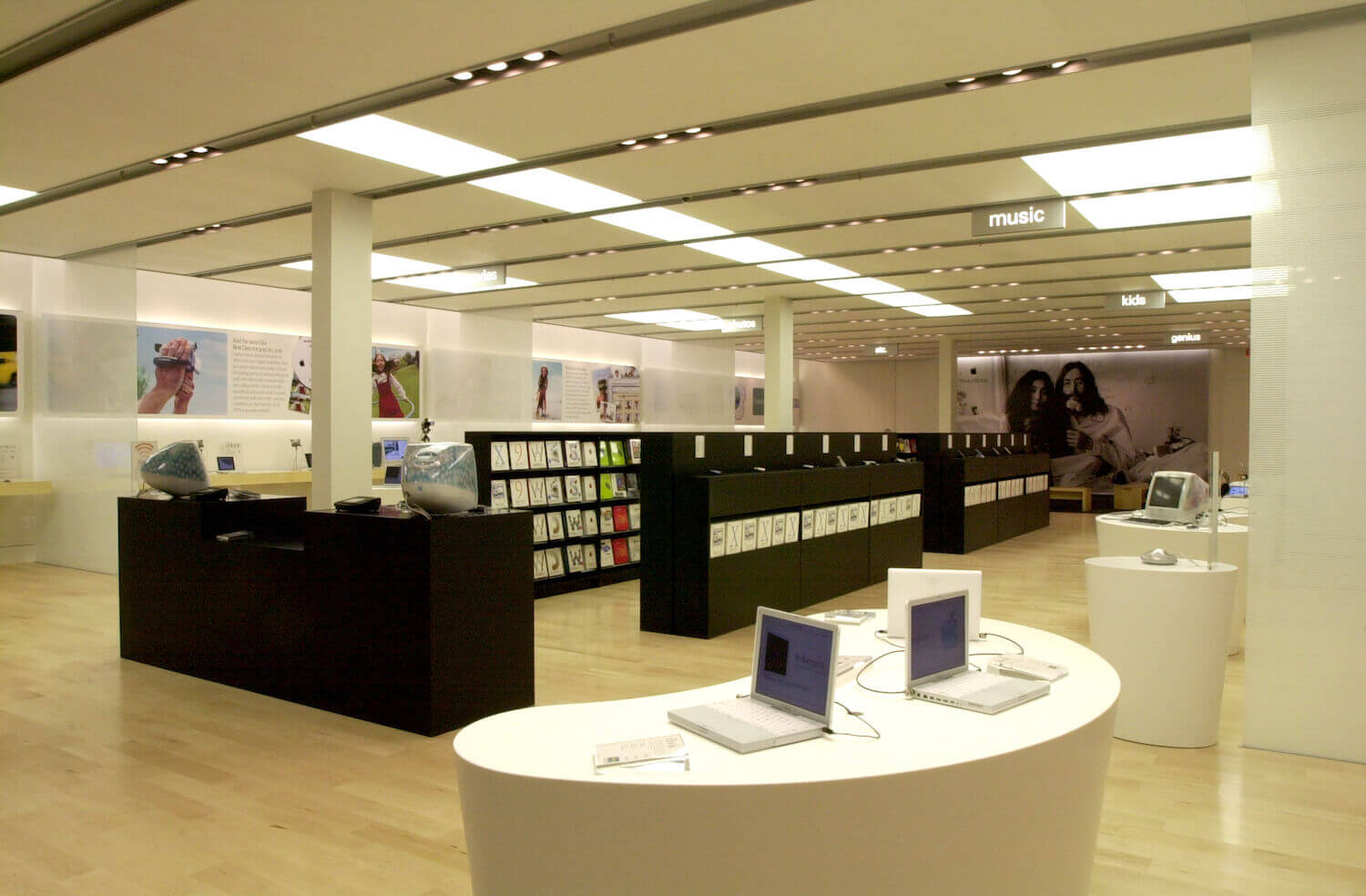 Apple изобрела… магазин. Первый день. Apple изобрела… магазин. Первый день. Фото.