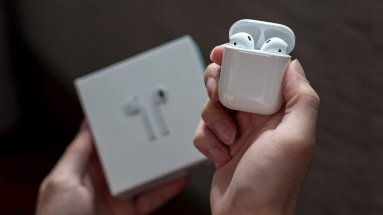 Наушники AirPods сильно подорожали в России. Фото.