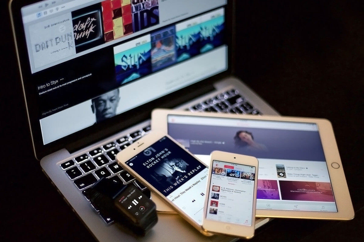Бюджетный MacBook с Touch ID и iPad Pro с Face ID. Чем еще удивит Apple? Бюджетный MacBook с Touch ID и iPad Pro с Face ID. Чем еще удивит Apple? Фото.