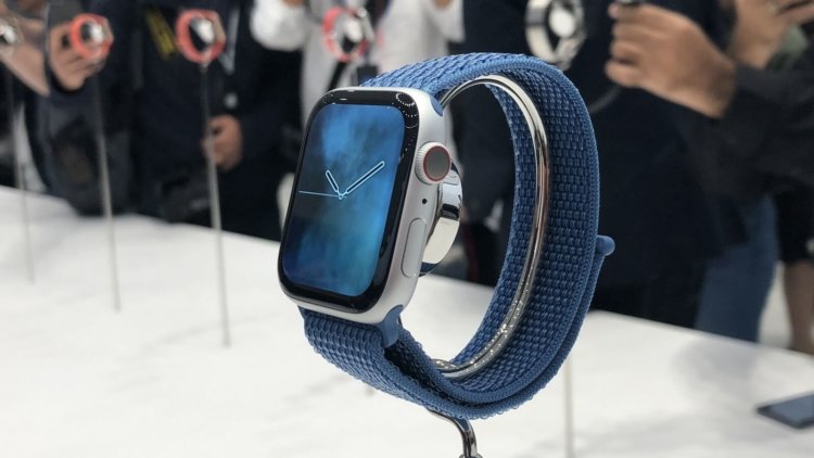 Apple Watch Series 4 оказались в дефиците еще до начала продаж. Фото.