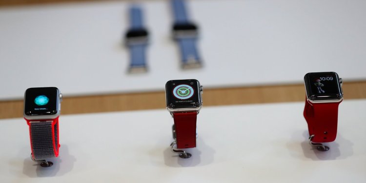 Некоторые версии Apple Watch Series 1 и Series 3 больше нельзя купить. Фото.