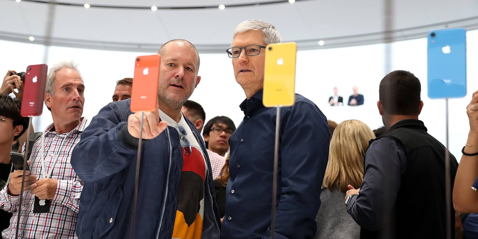 Тим Кук рассказал, как появилась идея iPhone с двумя SIM-картами. Тим Кук рассказал, как появилась идея iPhone с двумя SIM-картами. Фото.