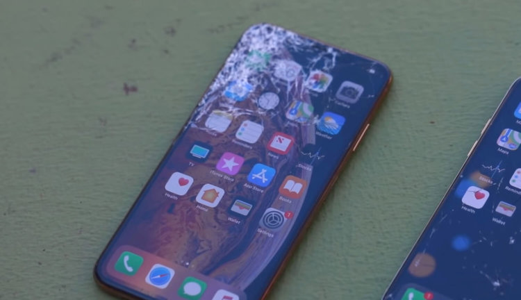 #Видео: Первый дроп-тест iPhone XS и iPhone XS Max. Фото.