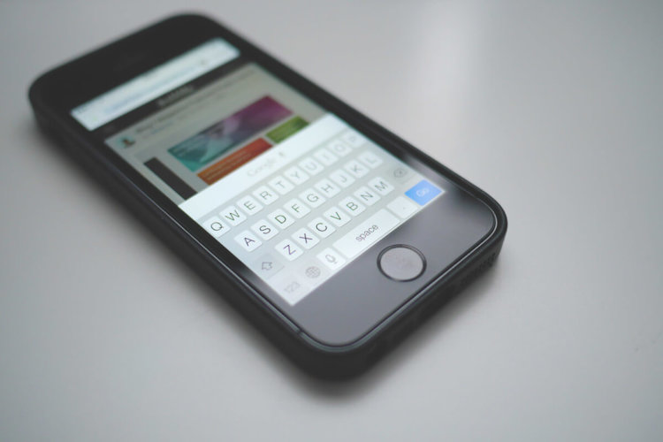 Используем скрытые возможности встроенной клавиатуры iOS. Фото.