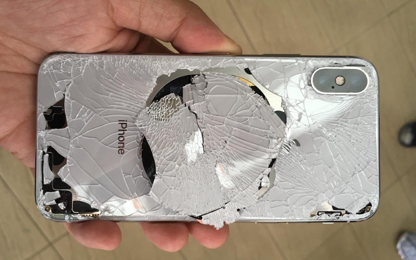 Разбитый айфон