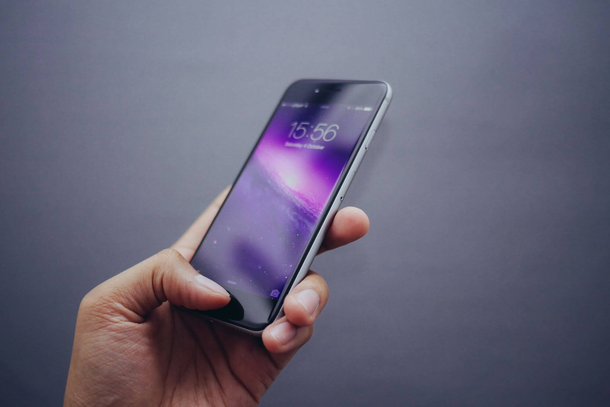 Как уменьшить яркость iPhone ниже установленного минимума | AppleInsider.ru