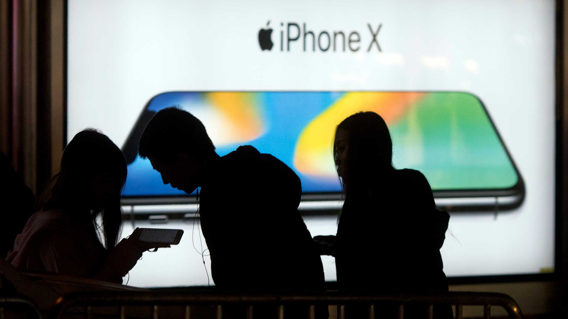 iPhone XC окажется в дефиците из-за брака дисплеев. iPhone XC окажется в дефиците из-за брака дисплеев. Фото.