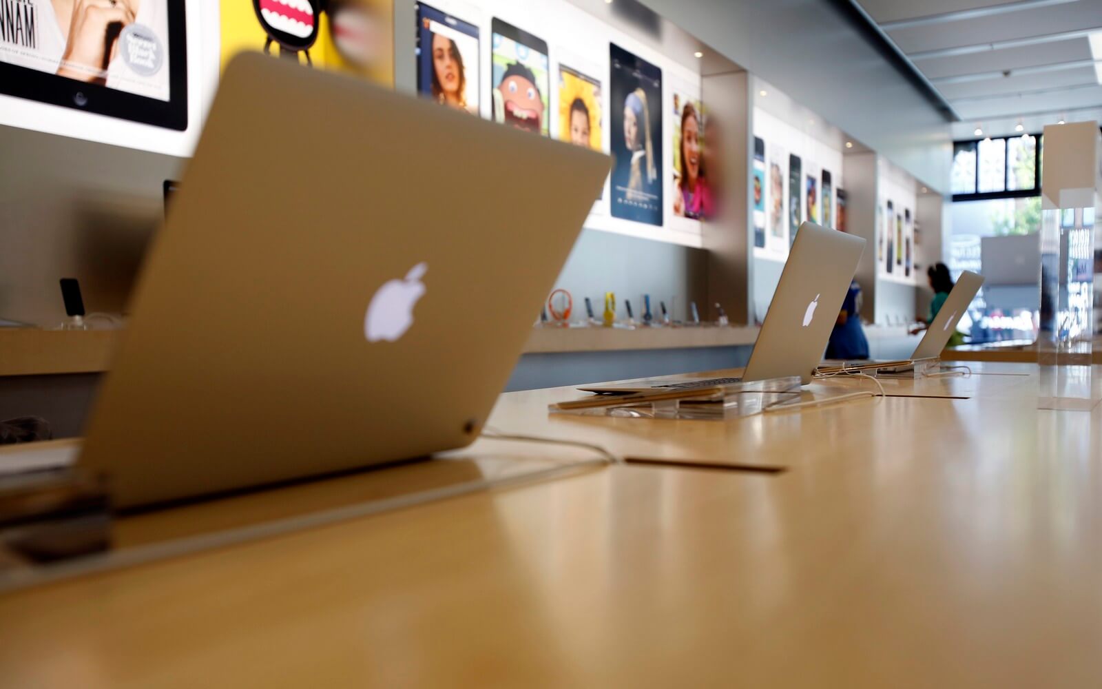 Европейские ритейлеры снижают цену на MacBook Air перед презентацией. Европейские ритейлеры снижают цену на MacBook Air перед презентацией. Фото.