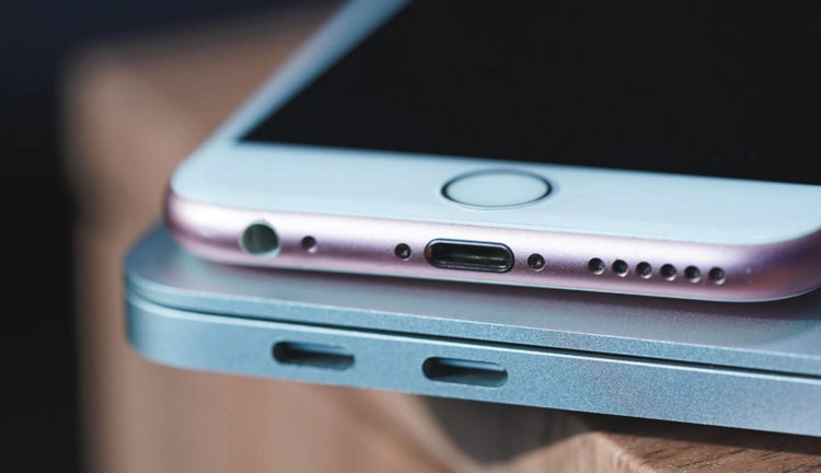 Как почистить зарядный порт iPhone и iPad? Как почистить зарядный порт iPhone и iPad? Фото.