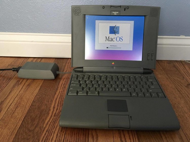 Черная птица, один из лучших PowerBook’ов в истории. Черная птица, один из лучших PowerBook’ов в истории. Фото.