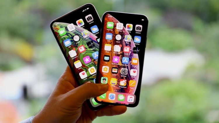 В России стартовали официальные продажи iPhone XS и XS Max. Фото.