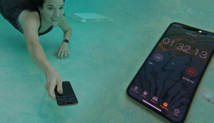 iPhone XS не ломается при погружении в воду: правда или ложь? Фото.