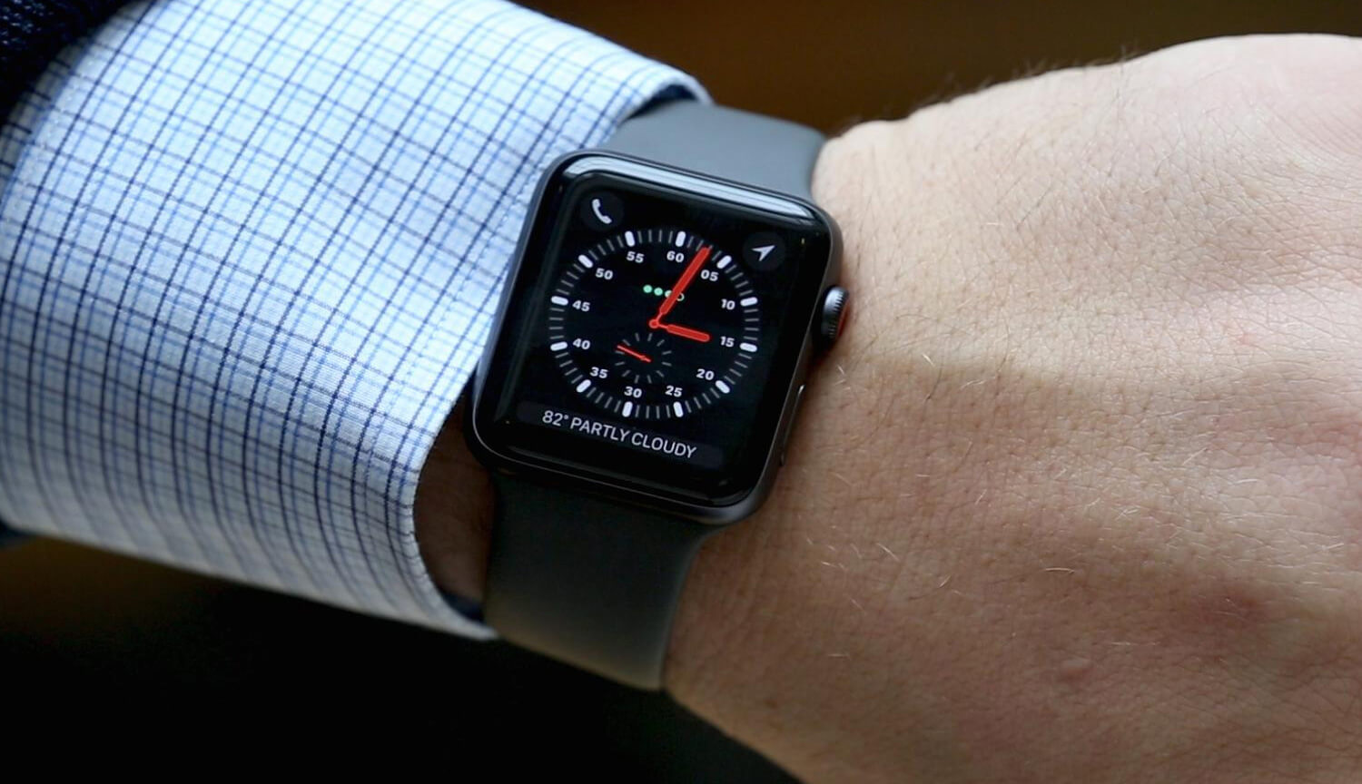 Тайваньских студентов заставляют сверхурочно собирать Apple Watch. Тайваньских студентов заставляют сверхурочно собирать Apple Watch. Фото.