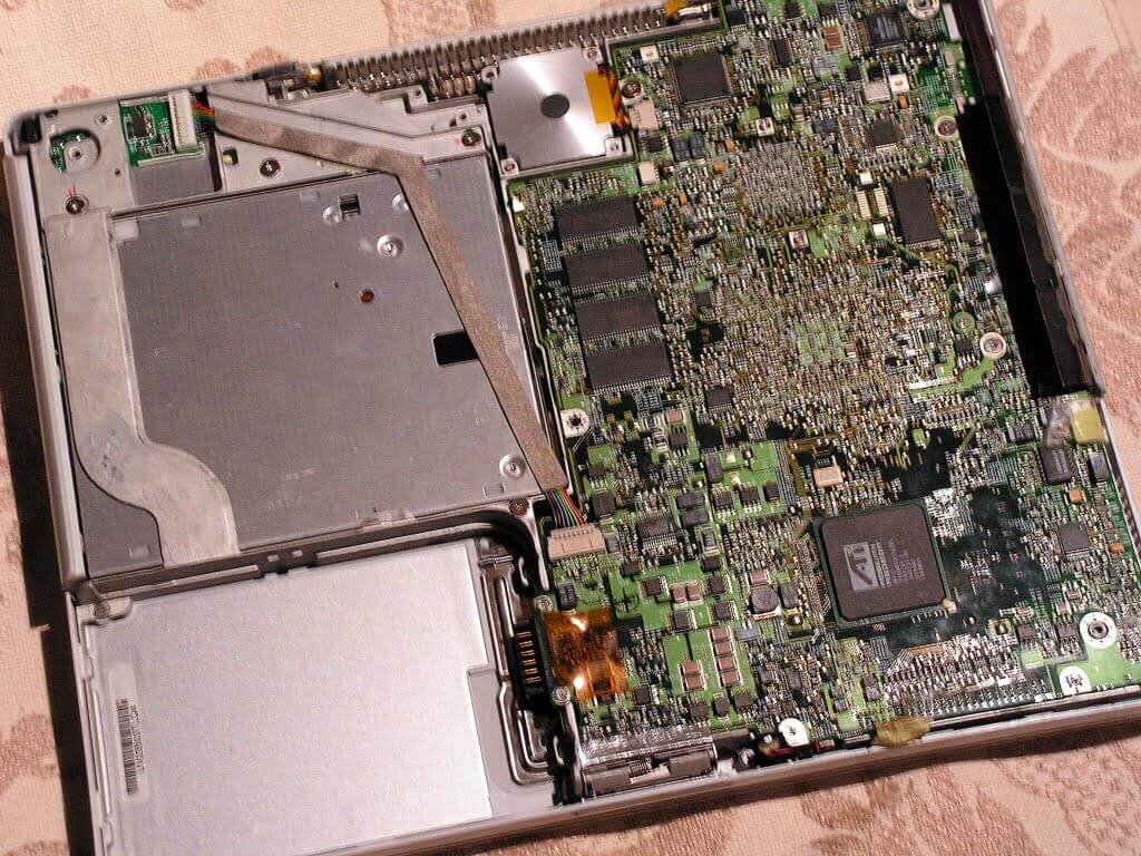 iBook G3 (Mid 2001): дайте порулить дизайнерам? Льдинки, которые не таяли. iBook G3 (Mid 2001): дайте порулить дизайнерам? Льдинки, которые не таяли. Фото.