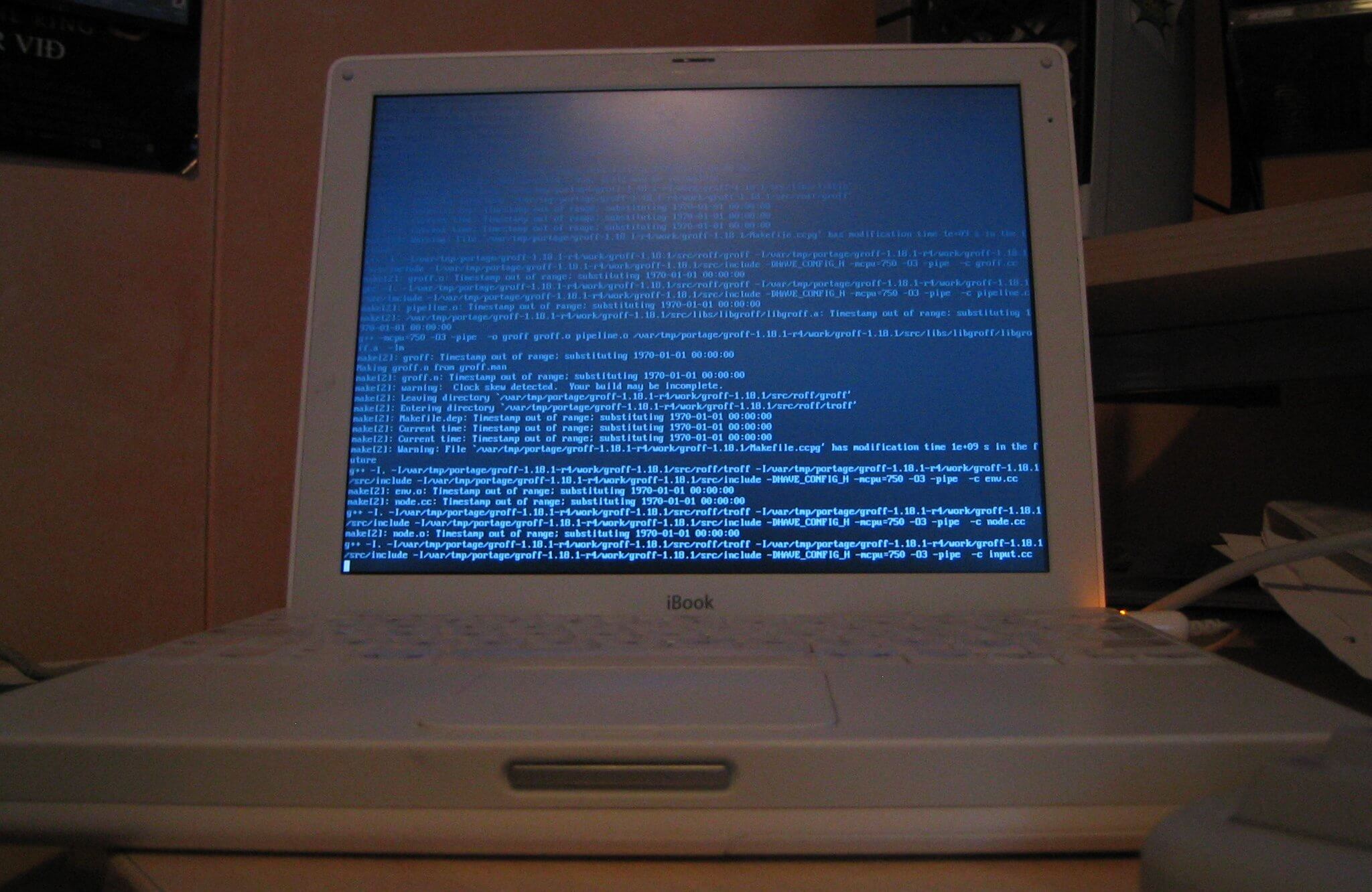 iBook G3, весь в белом…. Белый iBook G3. iBook G3, весь в белом…. Белый iBook G3. Фото.