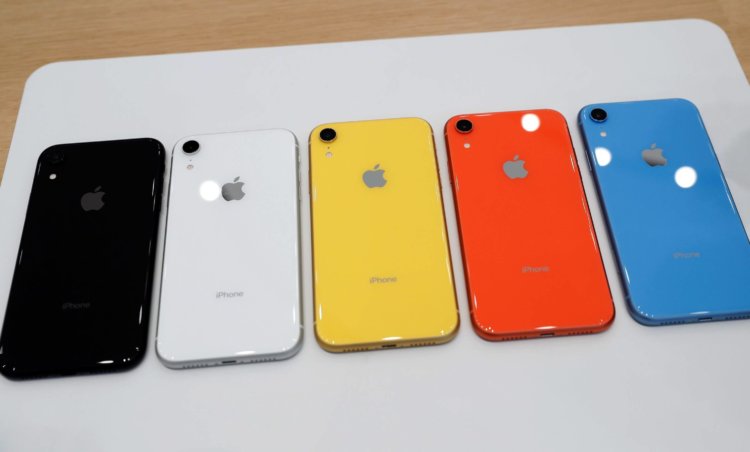 Почему в продаже нет официальных чехлов для iPhone XR. Фото.