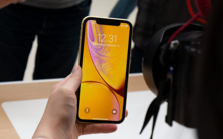 Apple столкнулась с дефицитом некоторых версий iPhone XR. Фото.