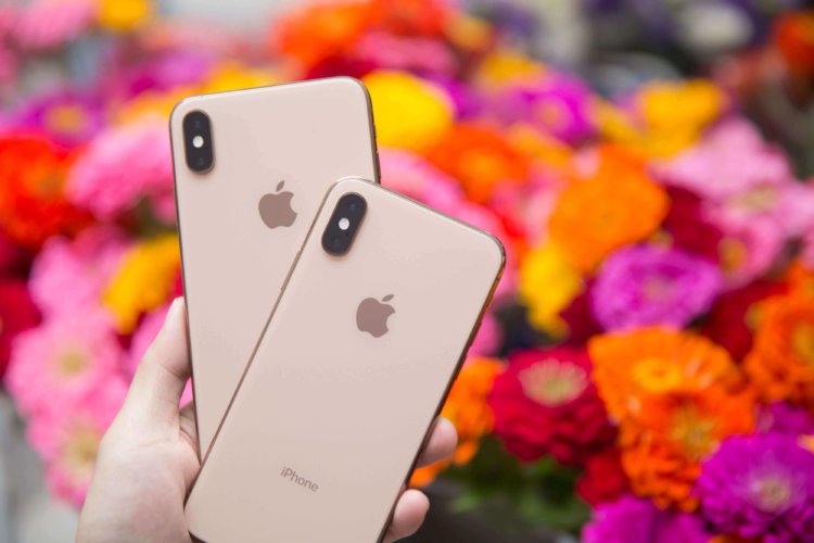 Новые iPhone XS и iPhone XS Max уже подешевели в России. Фото.