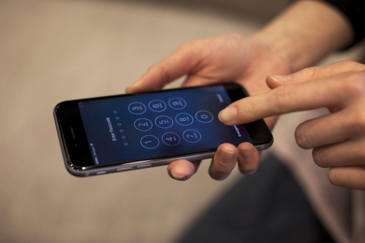Как Siri позволяет обойти пароль в iOS 12. Как Siri позволяет обойти пароль в iOS 12. Фото.