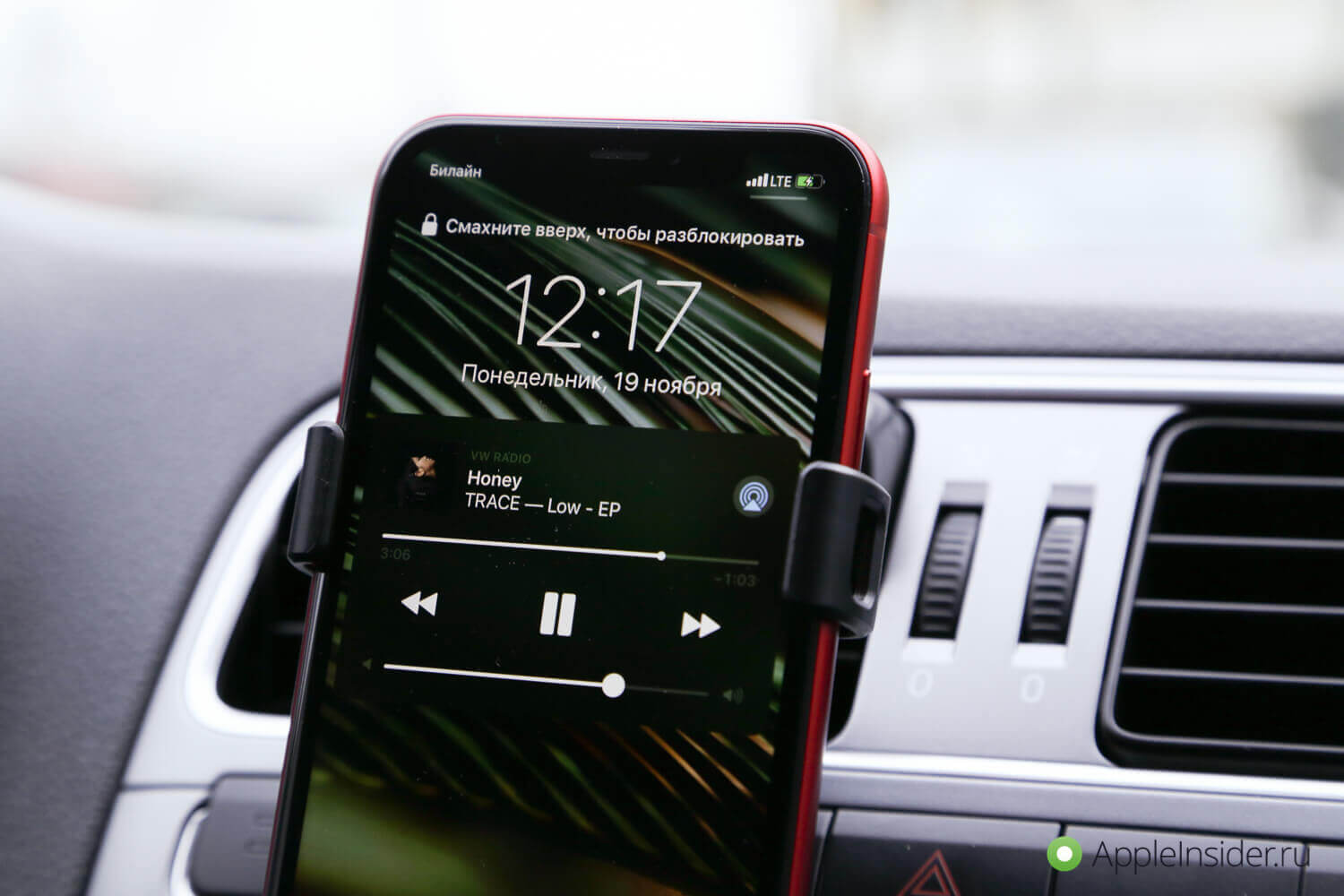 Как заряжать iPhone в машине без проводов | AppleInsider.ru