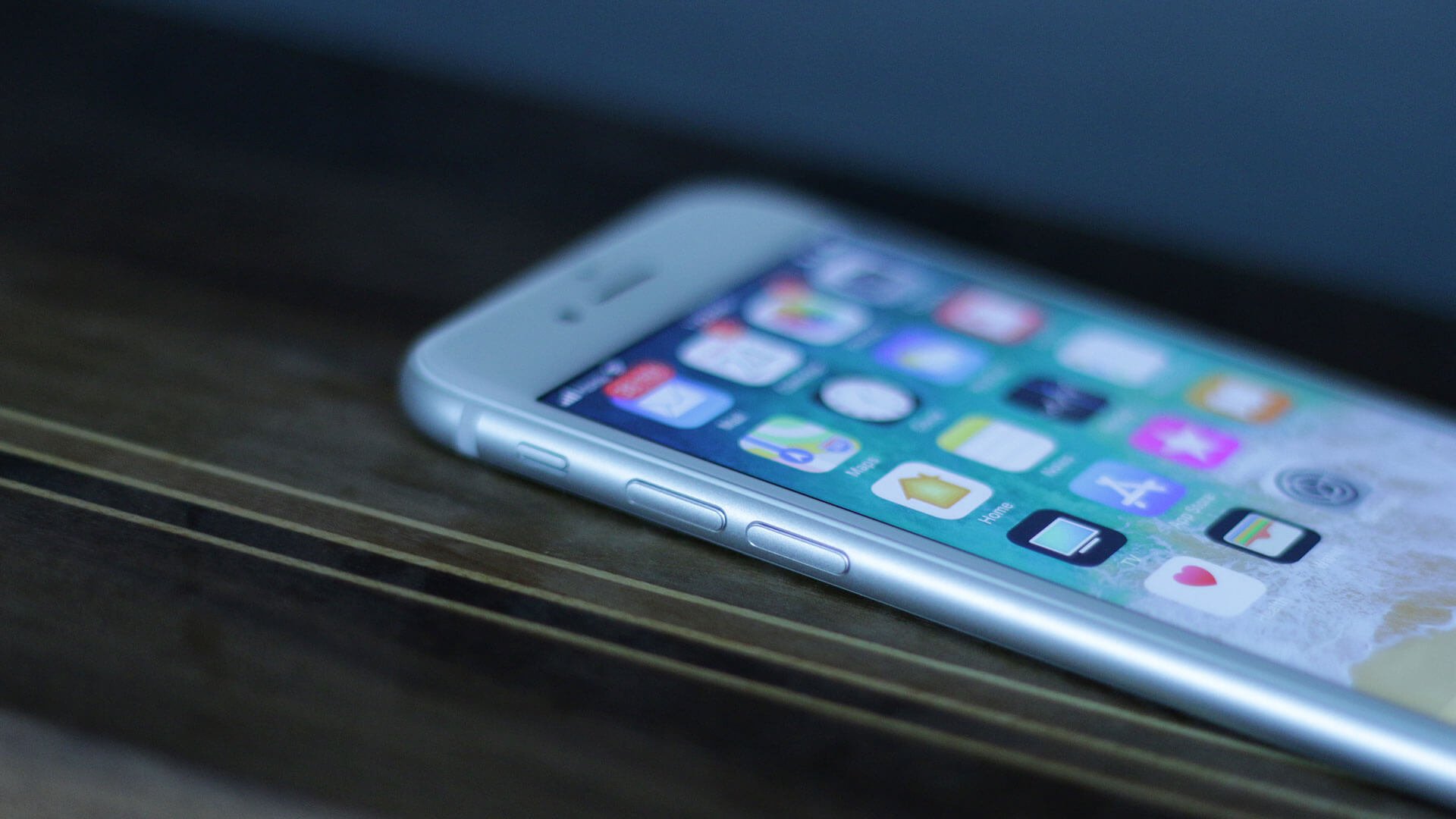 Потребителям все еще нужны компактные iPhone. Потребителям все еще нужны компактные iPhone. Фото.