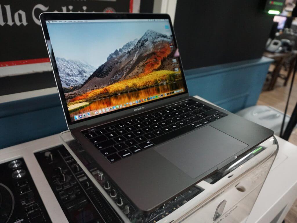 MacBook Air 2018 против младшего MacBook Pro: что купить? Характеристики. MacBook Air 2018 против младшего MacBook Pro: что купить? Характеристики. Фото.