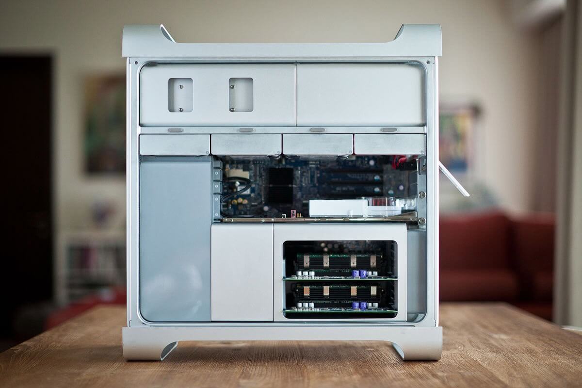Mac Pro 2006: “яблочный” апокалипсис. Дизайн становится шедевром когда он… почти незаметен. Mac Pro 2006: “яблочный” апокалипсис. Дизайн становится шедевром когда он… почти незаметен. Фото.