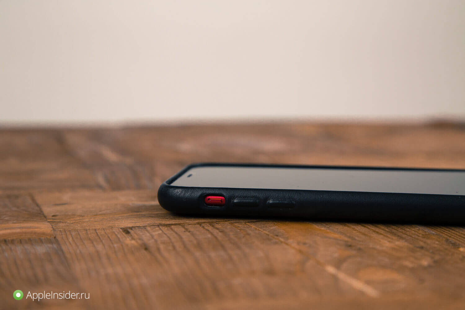Из страны тюльпанов: новые чехлы для iPhone от Mujjo. Из страны тюльпанов: новые чехлы для iPhone от Mujjo. Фото.