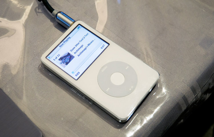 Время шоу… iPod снова в цвете. Фото.