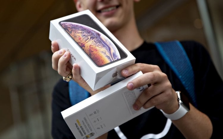 Китайцев начали штрафовать за покупку iPhone. Фото.