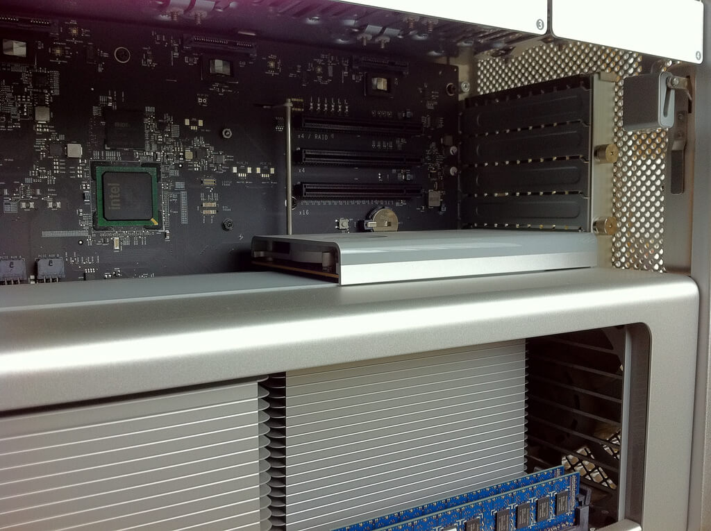 Однопроцессорный Mac Pro 2009 года. Однопроцессорный Mac Pro 2009 года. Фото.