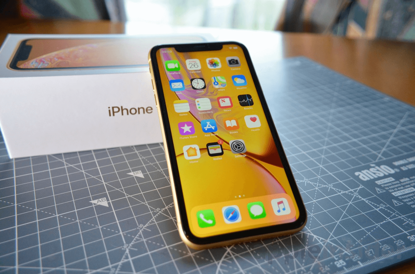 Apple продолжает навязывать iPhone XR пользователям. Apple продолжает навязывать iPhone XR пользователям. Фото.