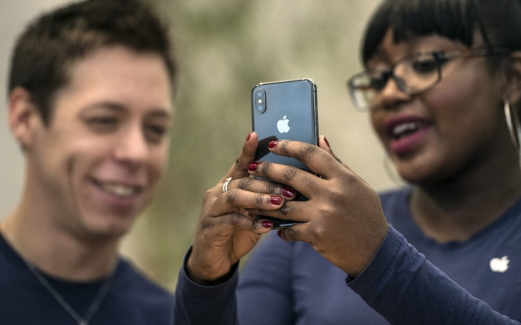 Какими приложениями пользуются сотрудники Apple Store. Фото.