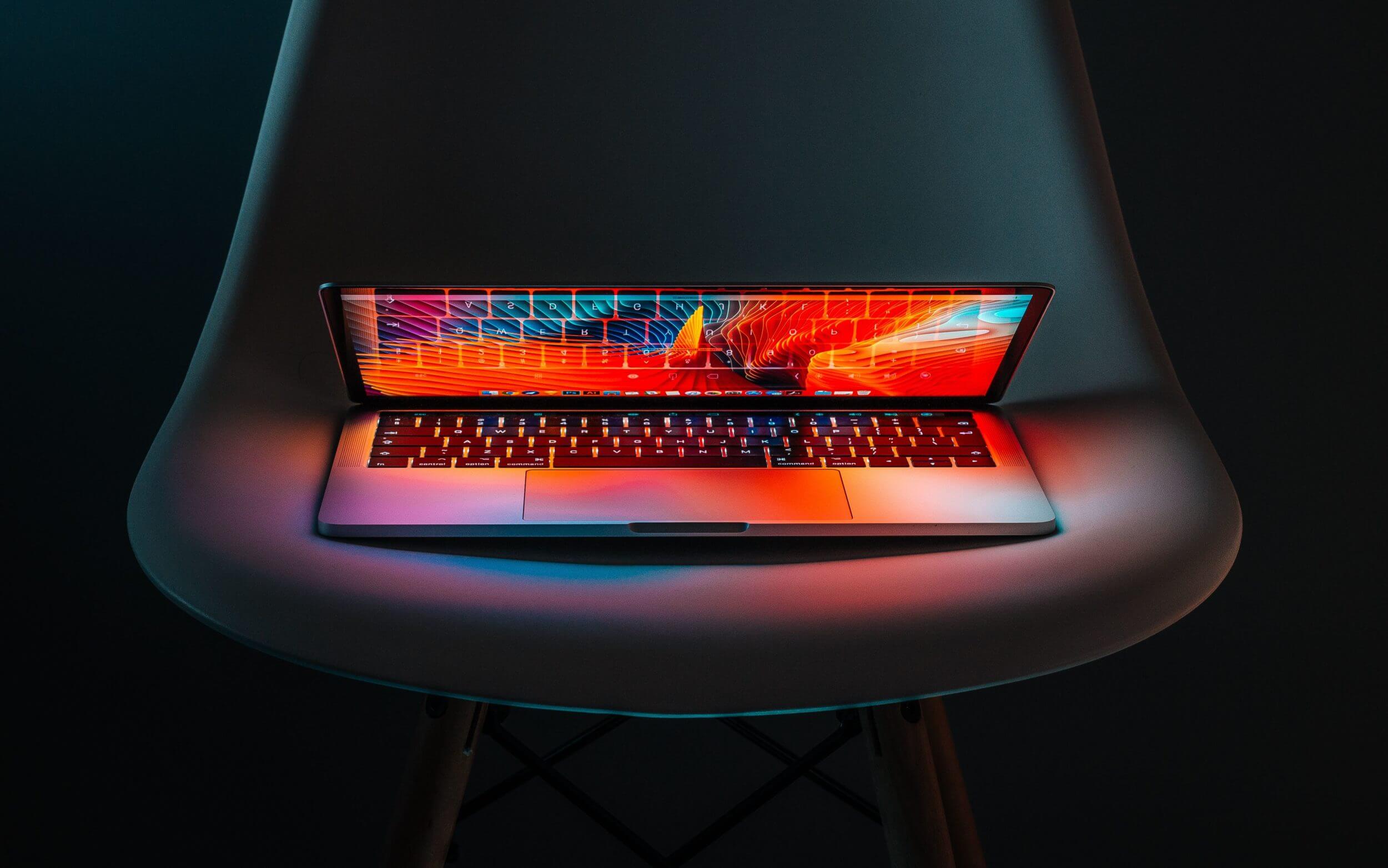В macOS 10.14.4 появилась поддержка темного режима для Safari. В macOS 10.14.4 появилась поддержка темного режима для Safari. Фото.