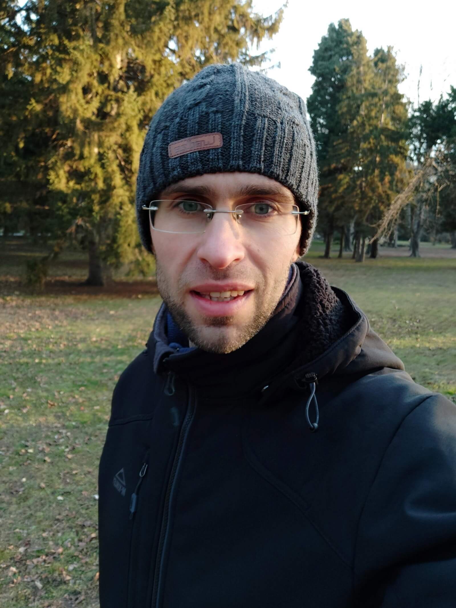 Сравнение камер: iPhone XS против Xiaomi Mi Mix 3. Фронтальная камера (селфи). Сравнение камер: iPhone XS против Xiaomi Mi Mix 3. Фронтальная камера (селфи). Фото.