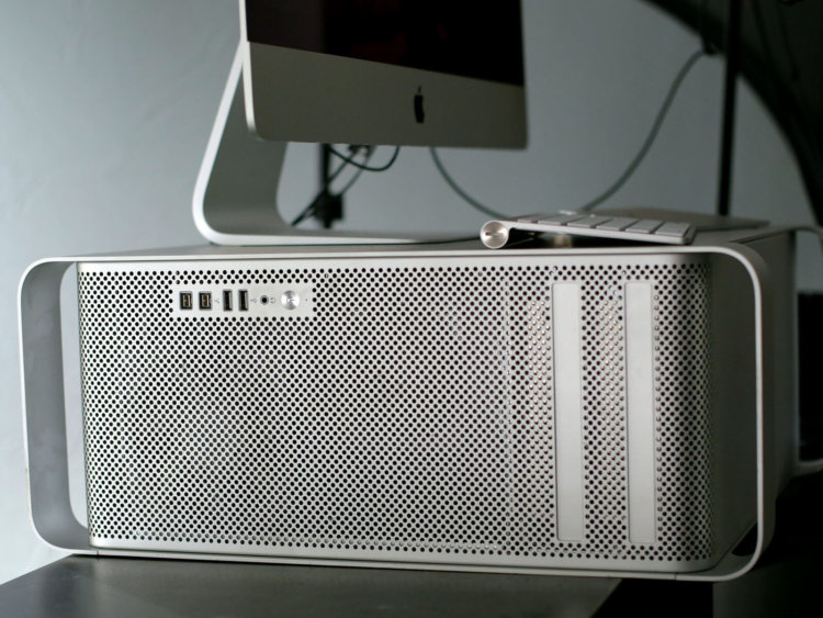Mac Pro марта 2009 года: раздвоение личности…. Фото.